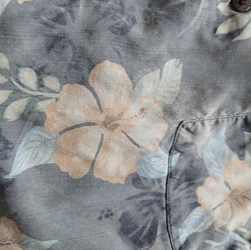 Vntg TOMMY BAHAMA Hawaiian Men's Silk Shirt XXL Pale Plumeria On Pastel Gray